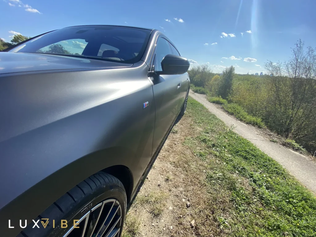 BMW i7