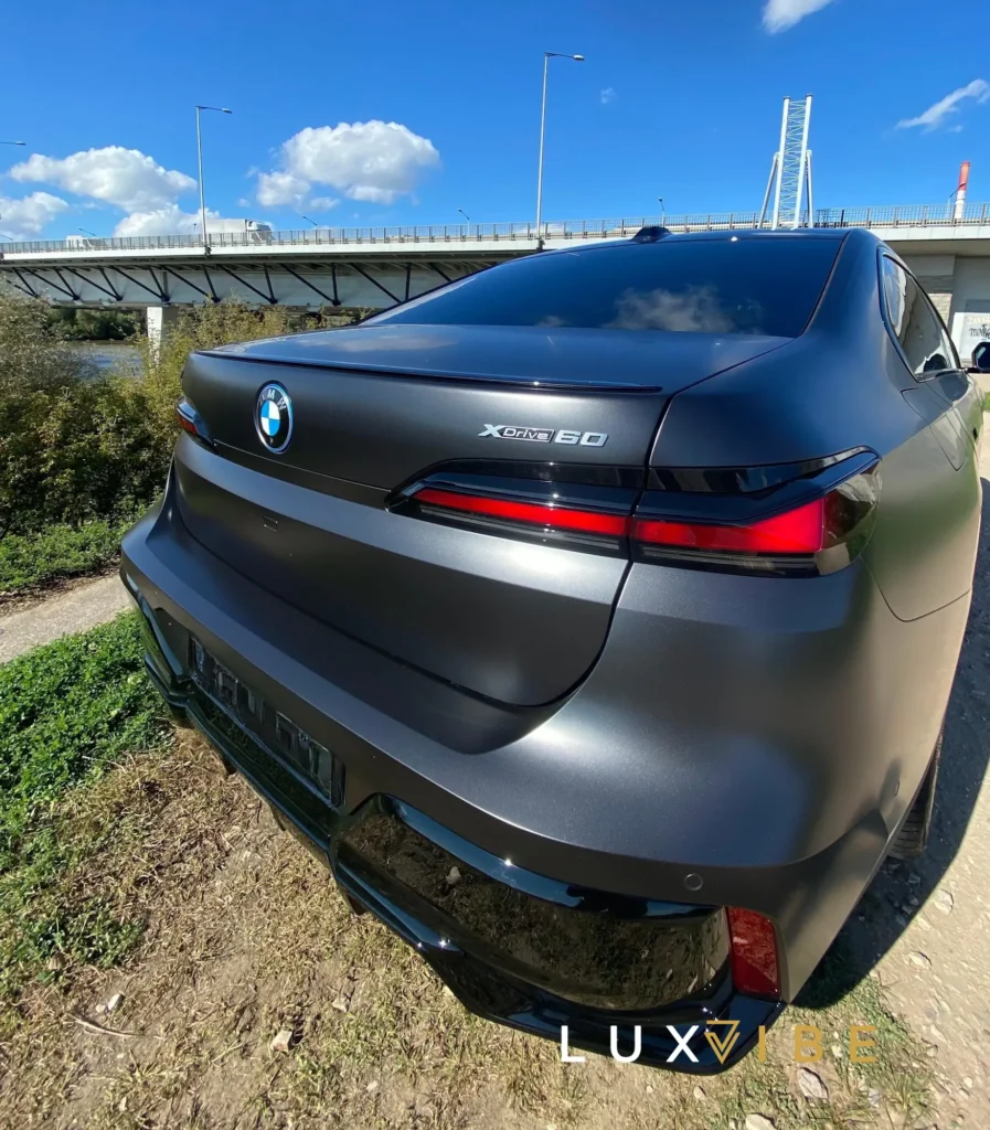 BMW i7