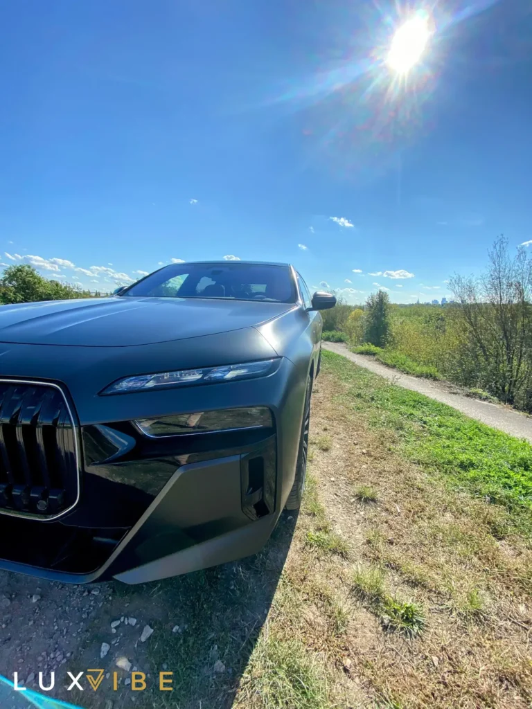 BMW i7