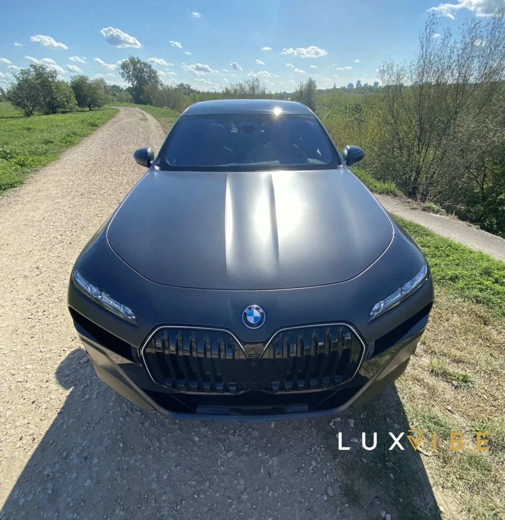 BMW i7