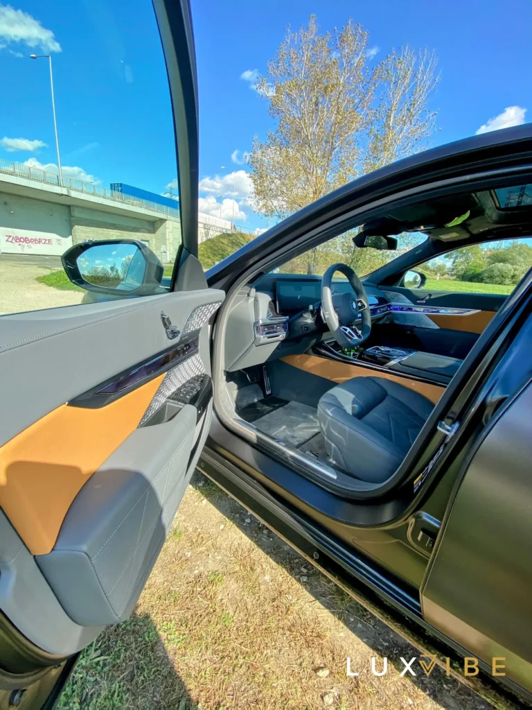 BMW i7