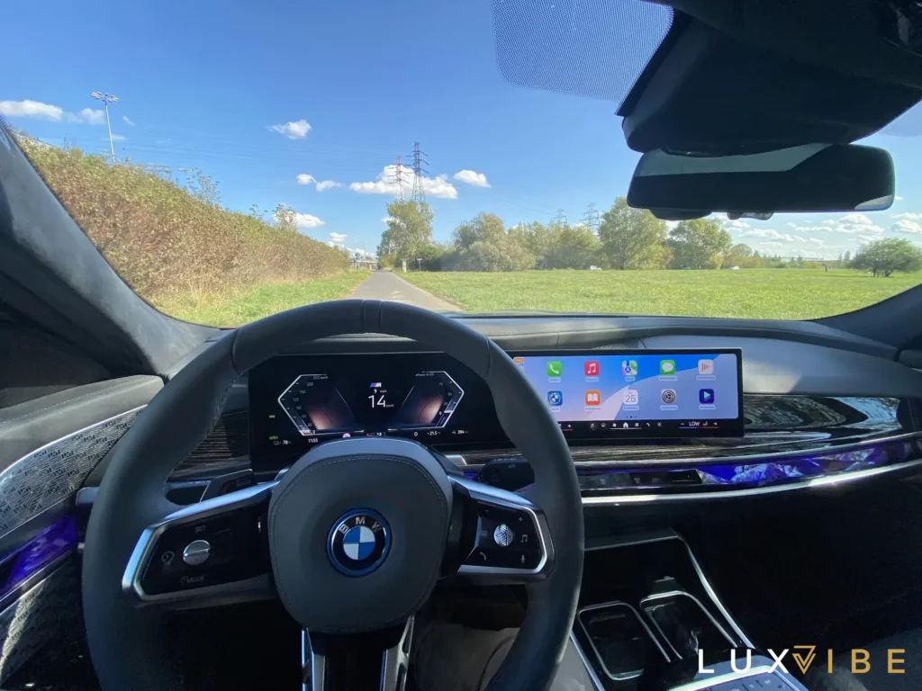 BMW i7